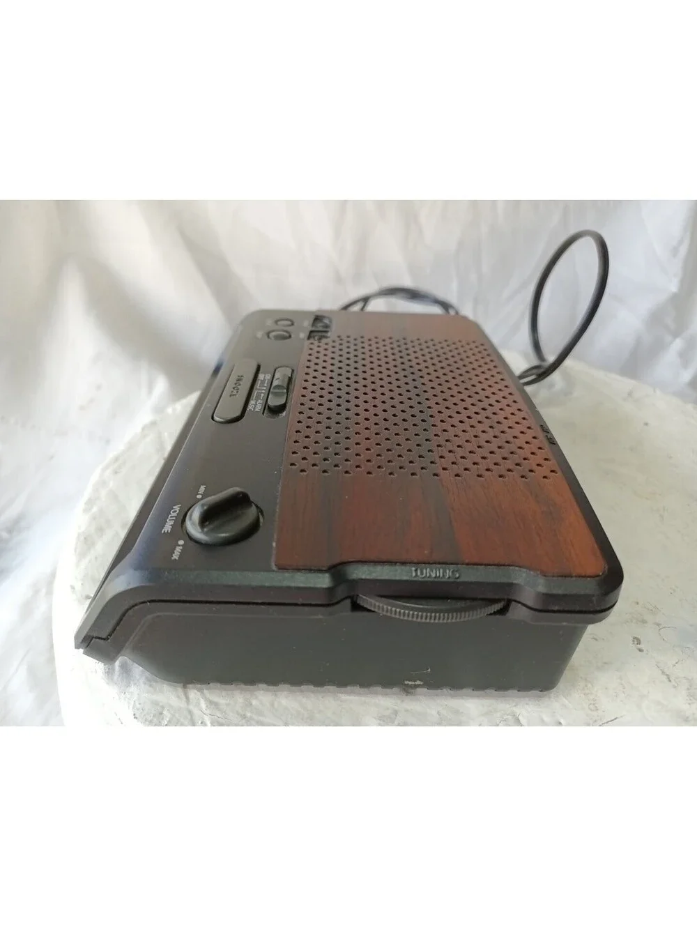GE 7-4613 Vintage Digital Alarm Clock Radio AM/FM LED Wood Grain Retro Tested
